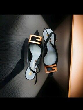 BIGTREE Sandals Women's  SUEDE LEATHER HEELS GOLD RING  Accent SIZE 37 EU.